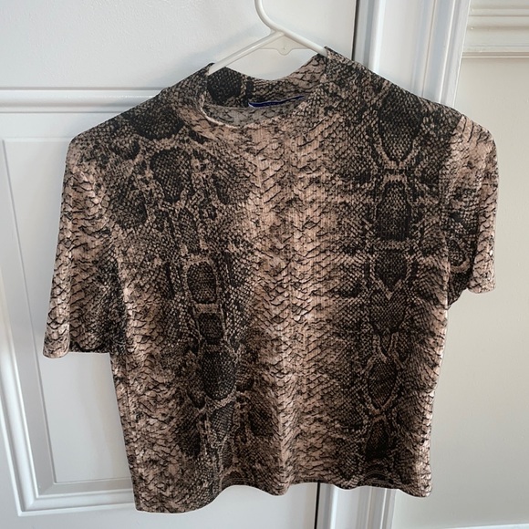 ✨✨Zara snake print size small short sleeve top- accepting all offers!!✨✨ - Picture 2 of 5